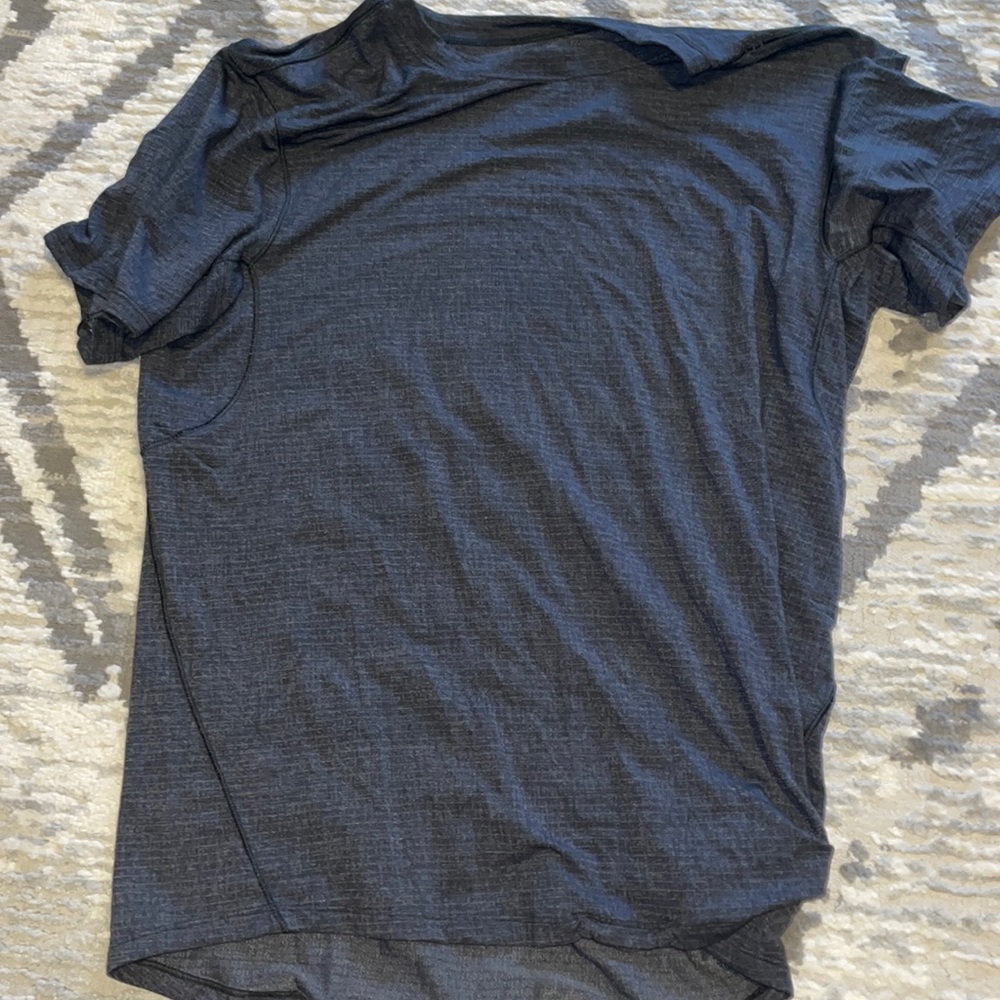 Lululemon tshirt